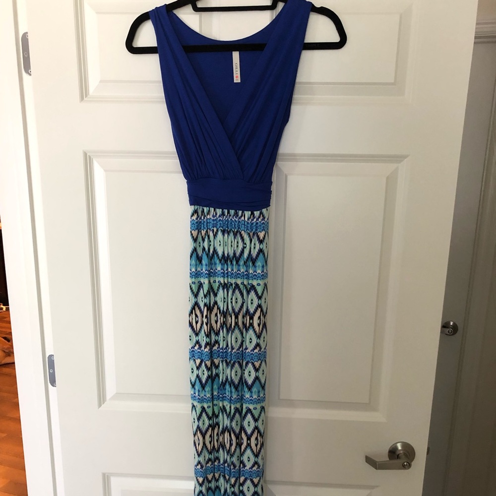 Maxi - Picture 2 of 3